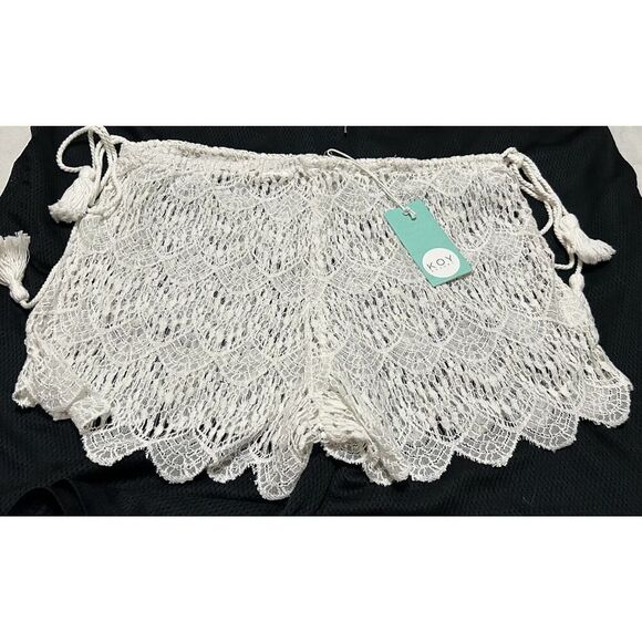 KOY RESORT Women’s Flamenco Shorts Cream Color Size MEDIUM Swimsuit Coverup - Picture 1 of 11